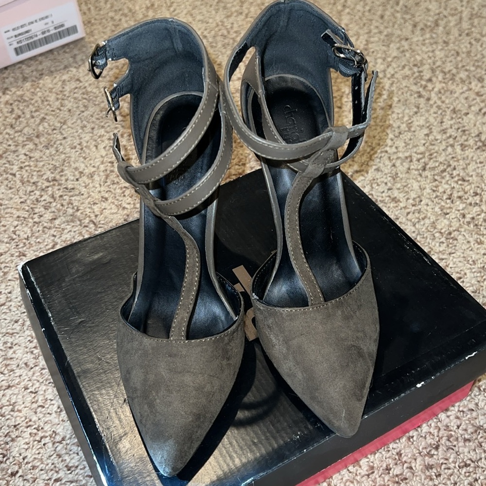 Olive green heels - Picture 3 of 4